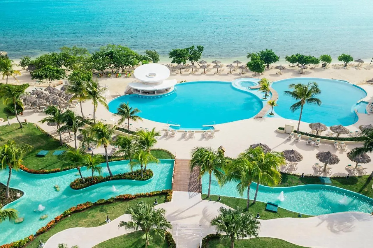 Курортный комплекс Iberostar Waves Rose Hall Beach Бухта Монтего