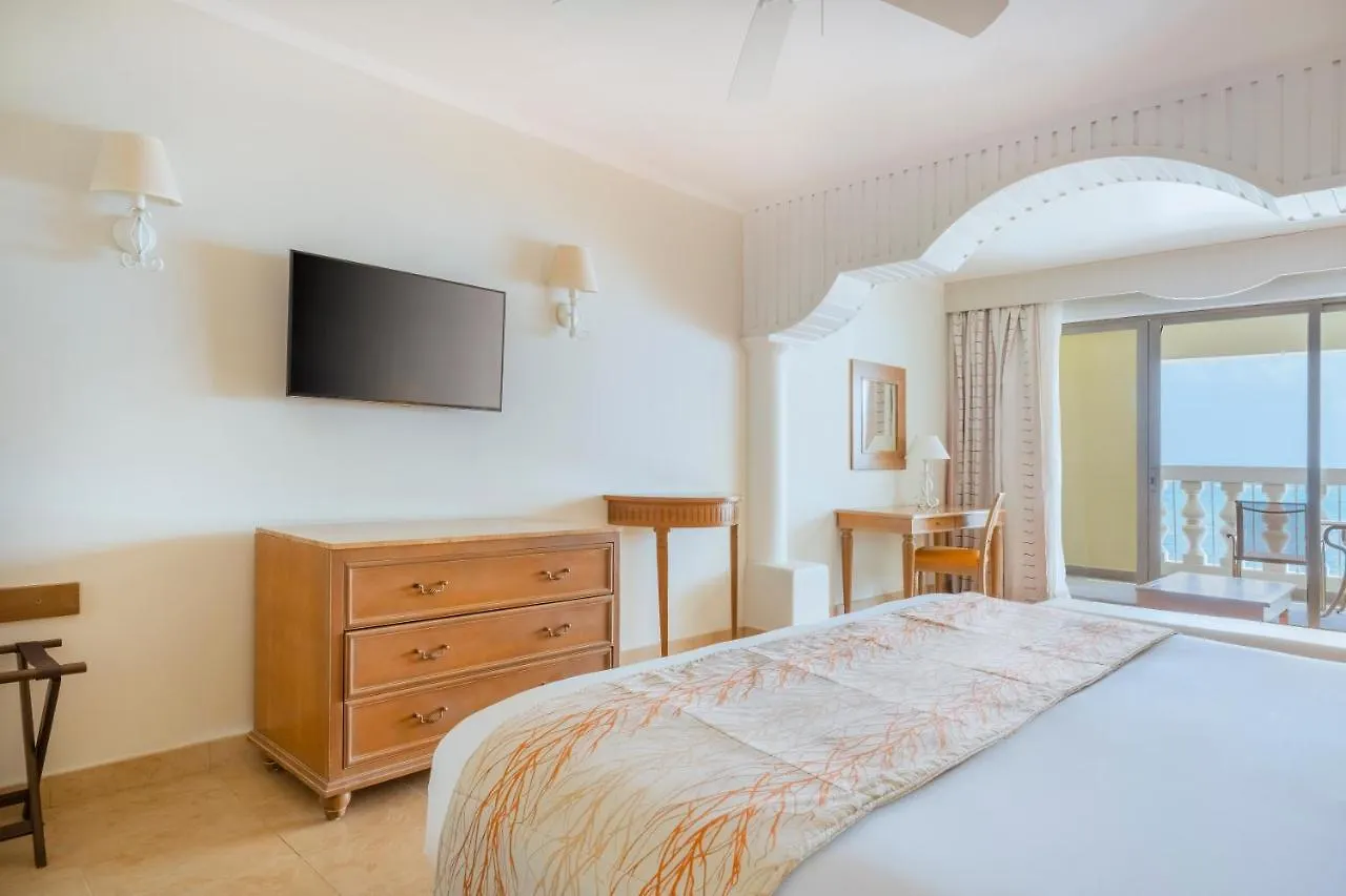 Курортный комплекс Iberostar Waves Rose Hall Beach Бухта Монтего