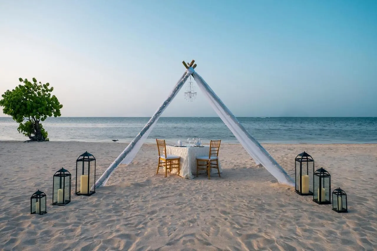 Iberostar Waves Rose Hall Beach Бухта Монтего